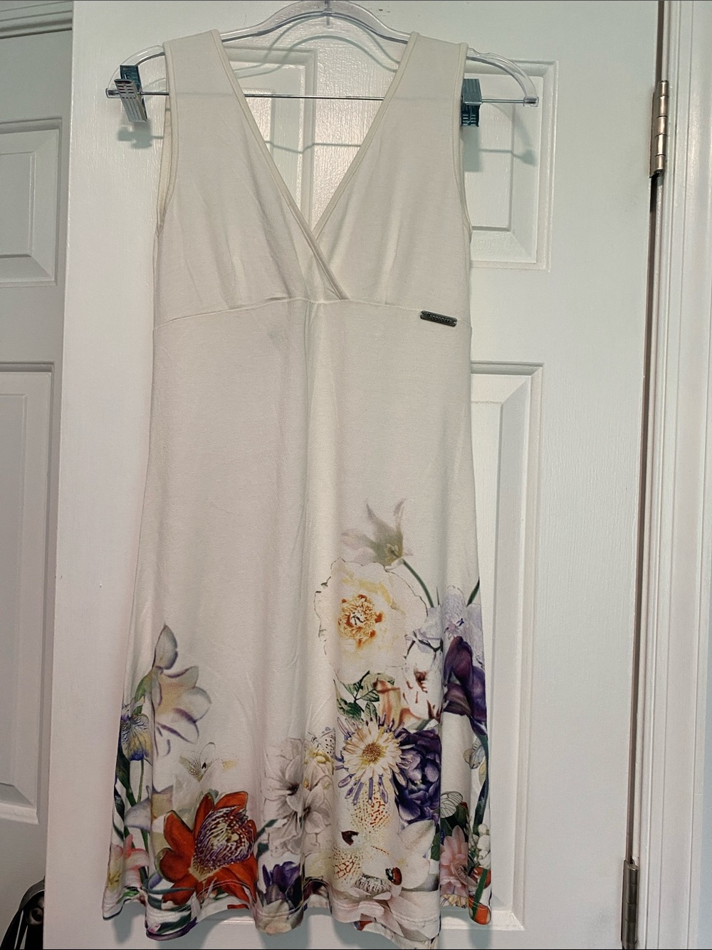 Sleeveless White Floral V-Neck Summer Dress